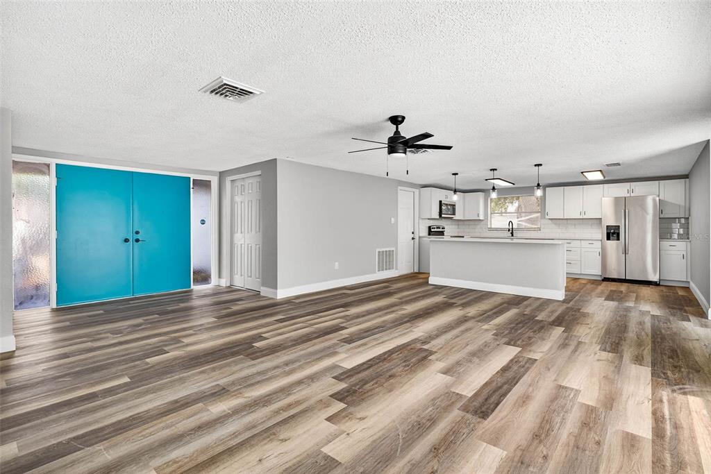 9633 Lakeside Lane Port Richey, FL 34668 - Photo 7 of 32 Gallery Image 7