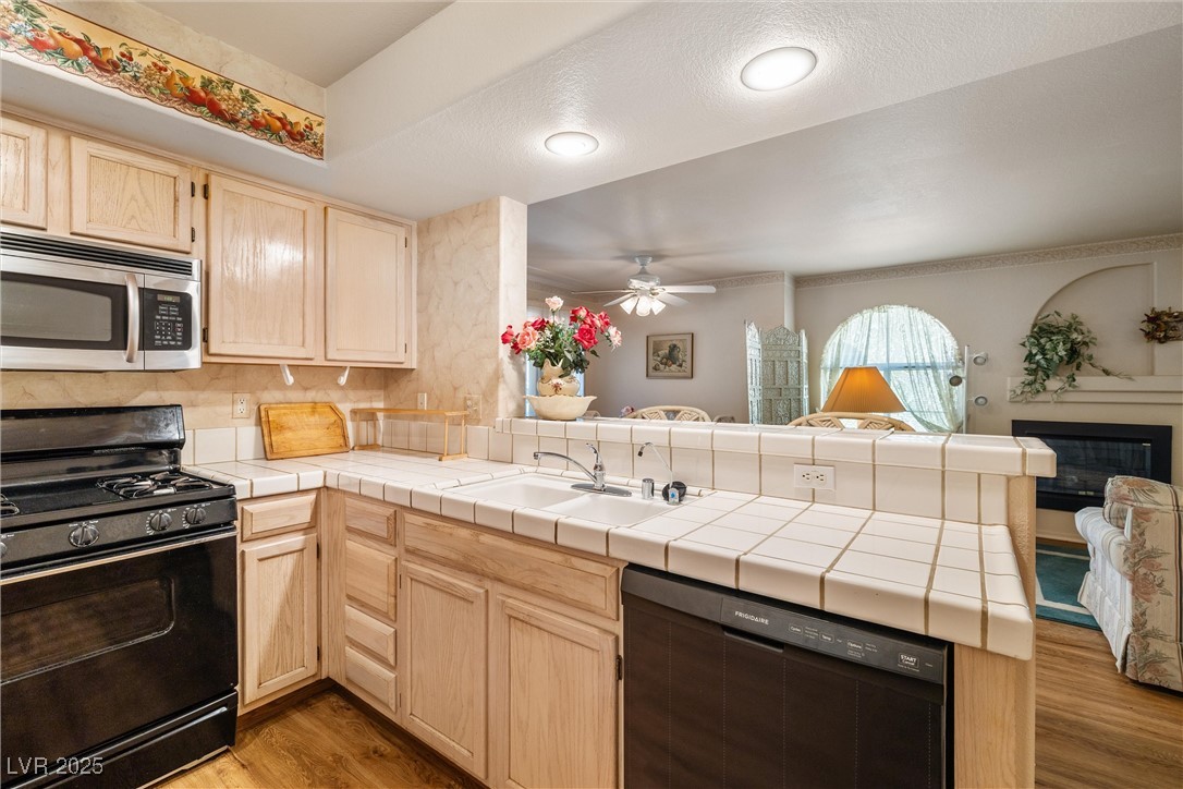 7950 West Flamingo Road, Unit 1024 Las Vegas, NV 89147 - Photo 13 of 30 Kitchen featuring black appliances, light brown ca