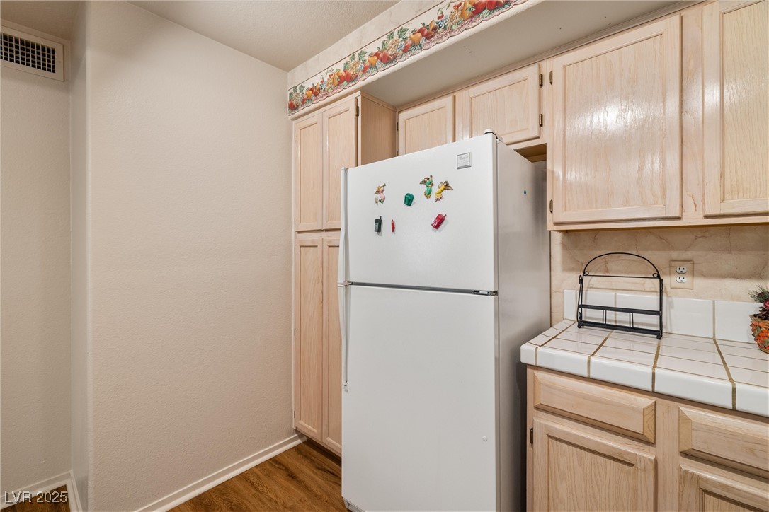 7950 West Flamingo Road, Unit 1024 Las Vegas, NV 89147 - Photo 14 of 30 Kitchen with freestanding refrigerator, tile count