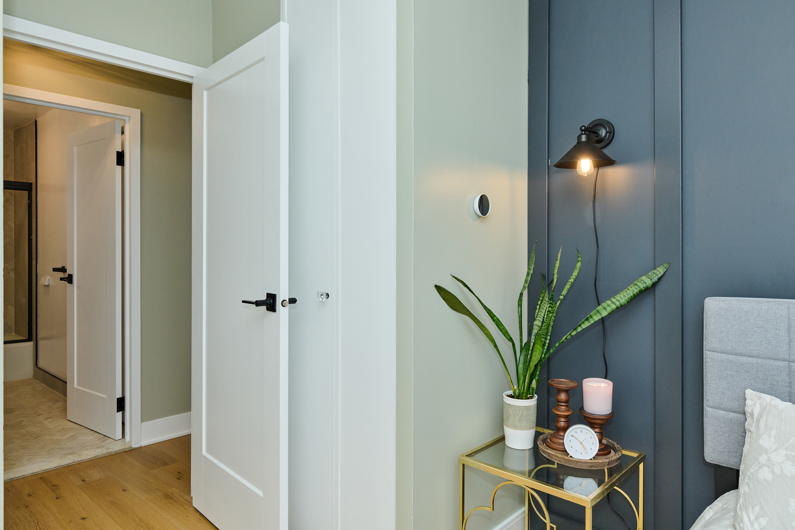 5415 North Sheridan Road, Unit 1908 Chicago, IL 60640 - Photo 30 of 45 a view of a hallway with wooden floor and entryway