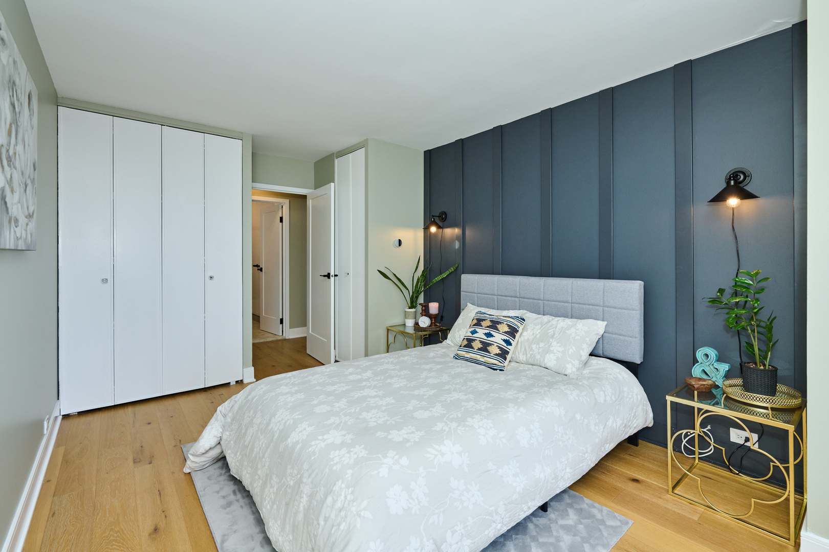 5415 North Sheridan Road, Unit 1908 Chicago, IL 60640 - Photo 33 of 45 a bedroom with a bed and a table in it