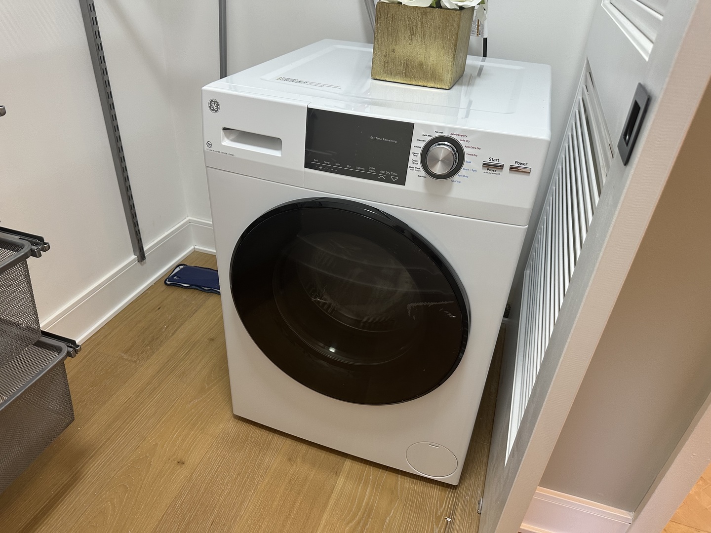 5415 North Sheridan Road, Unit 1908 Chicago, IL 60640 - Photo 34 of 45 a utility room with dryer and washer