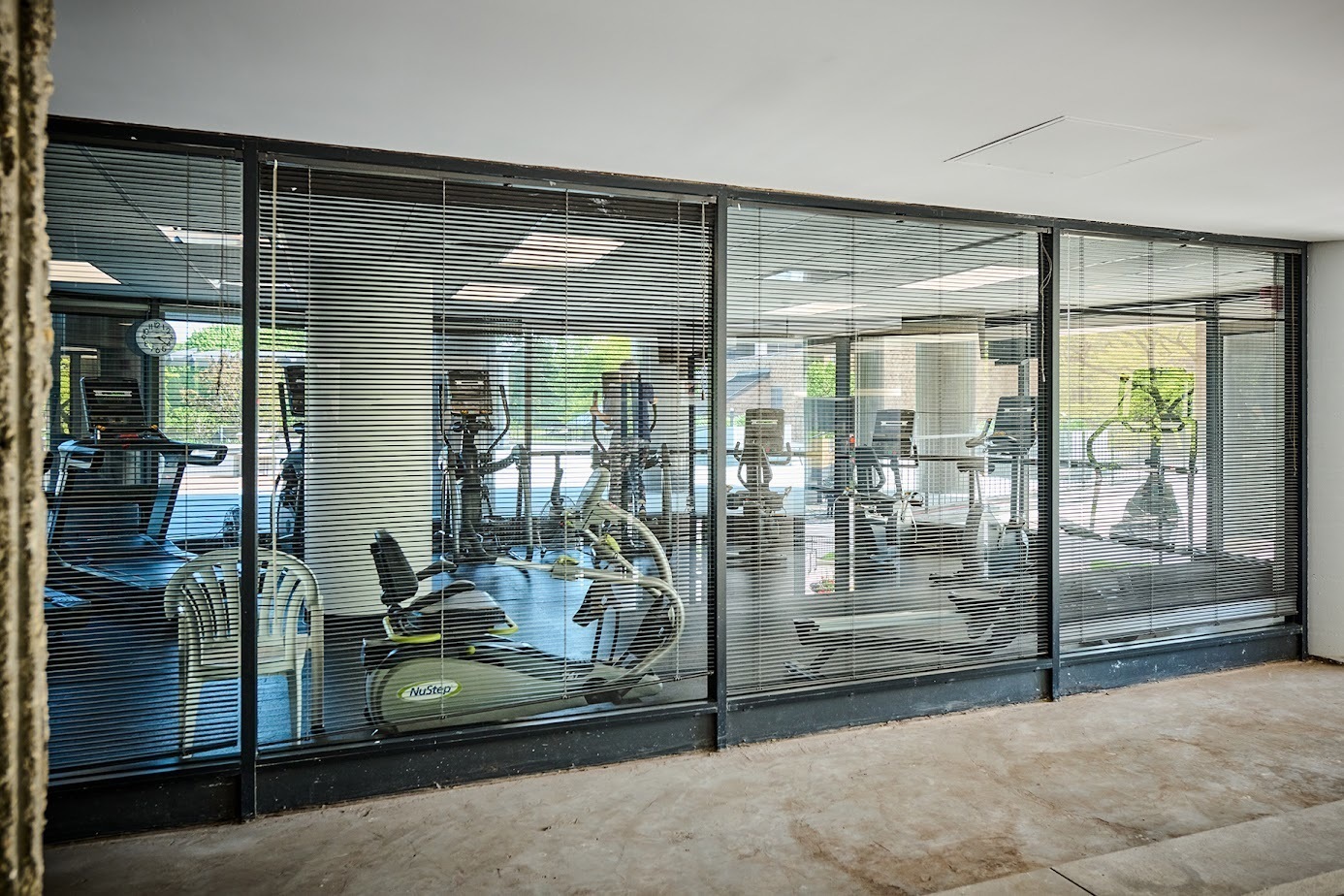 5415 North Sheridan Road, Unit 1908 Chicago, IL 60640 - Photo 39 of 45 a room with gym equipment