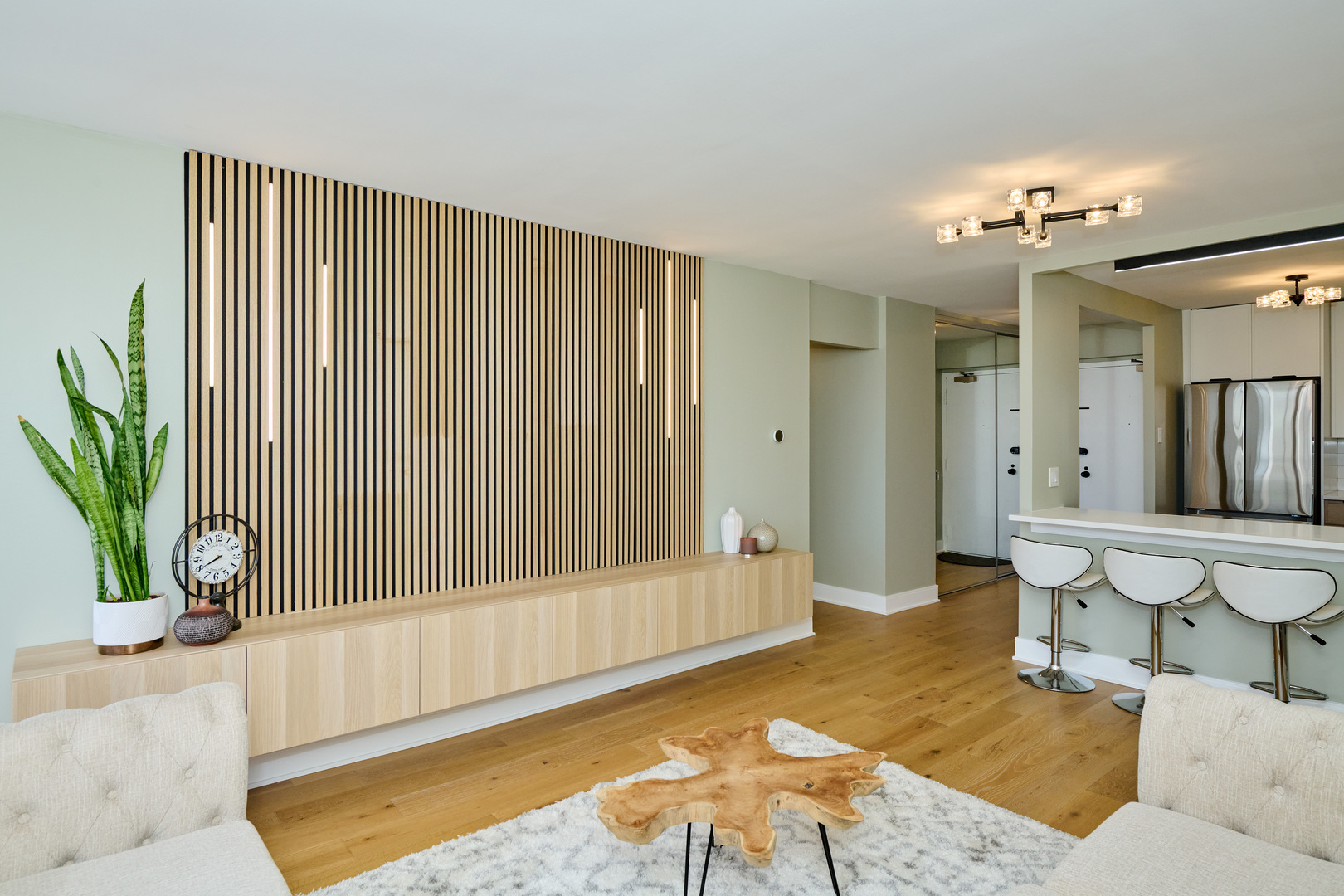 5415 North Sheridan Road, Unit 1908 Chicago, IL 60640 - Photo 4 of 45 a living room with furniture and a potted plant