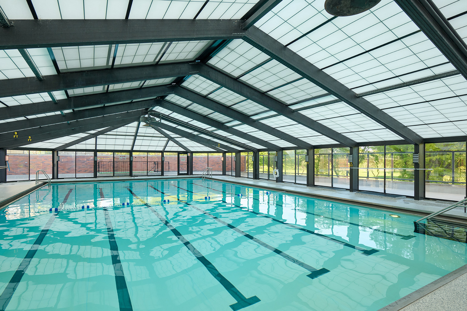 5415 North Sheridan Road, Unit 1908 Chicago, IL 60640 - Photo 43 of 45 a view of an swimming pool with a yard