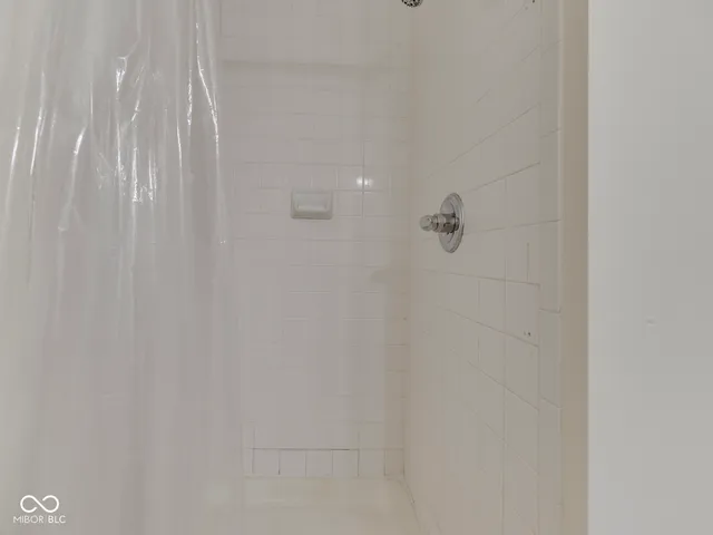 $200,000 | 5266 Whisperwood Lane, Unit 259, Indianapolis, IN 46226