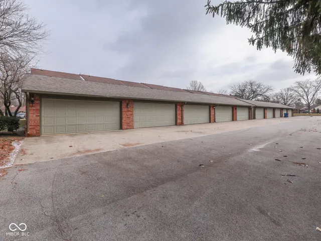 $200,000 | 5266 Whisperwood Lane, Unit 259, Indianapolis, IN 46226