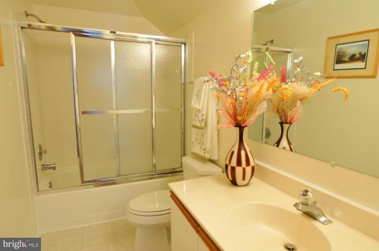 11820 Riding Loop Terrace North Potomac, MD 20878 - Photo 15 of 23 Bath #2