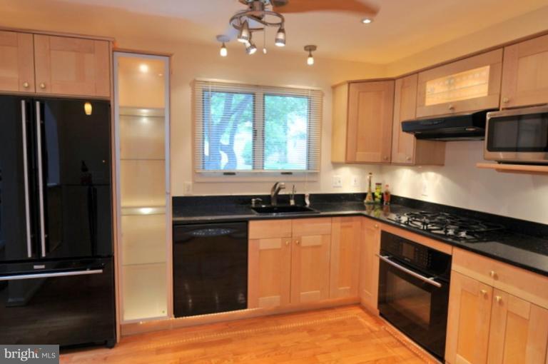 11820 Riding Loop Terrace North Potomac, MD 20878 - Photo 3 of 23 Kitchen
