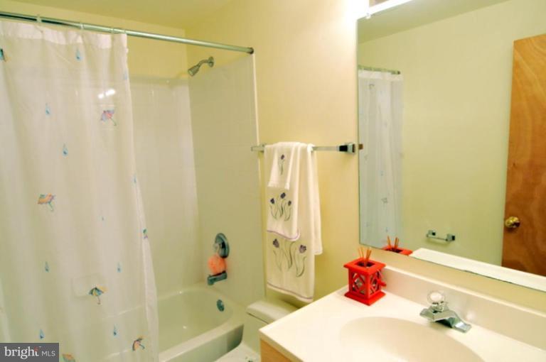 11820 Riding Loop Terrace North Potomac, MD 20878 - Photo 23 of 23 Bath #3