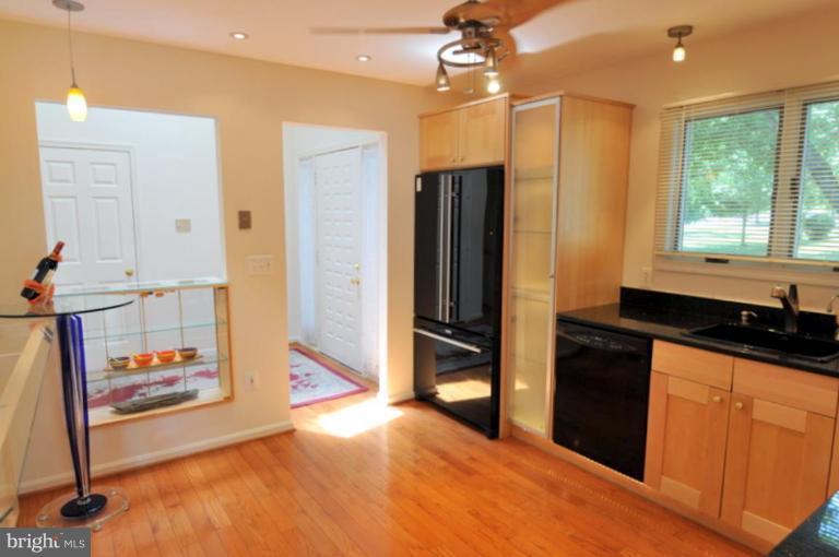 11820 Riding Loop Terrace North Potomac, MD 20878 - Photo 4 of 23 Kitchen #2