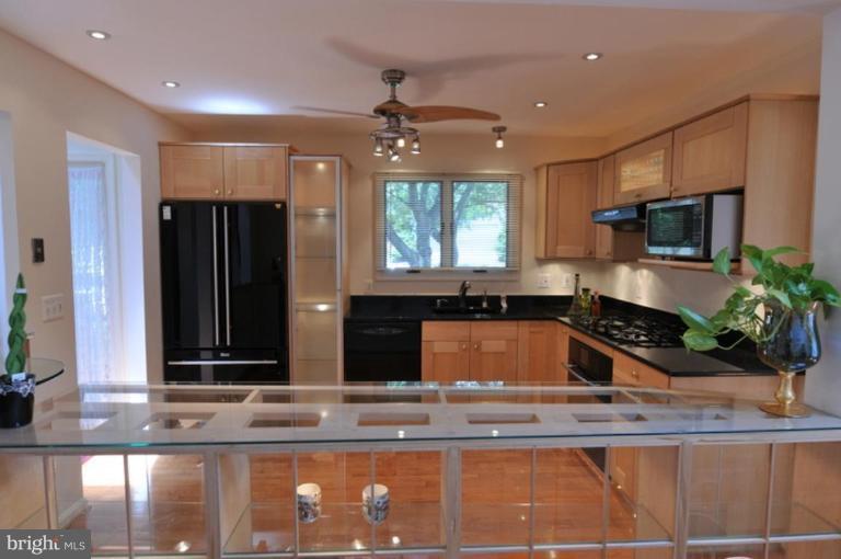 11820 Riding Loop Terrace North Potomac, MD 20878 - Photo 5 of 23 Kitchen #3