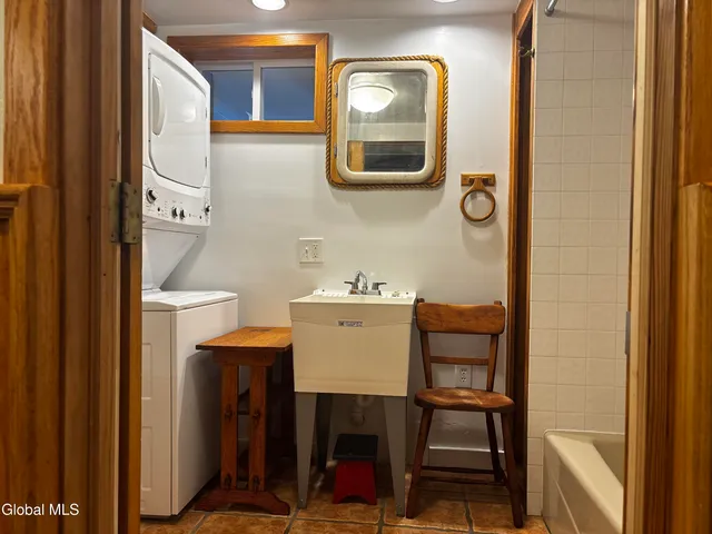 $550,000 | 226 North Greenbush Road, North Greenbush, NY 12180