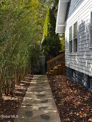 $550,000 | 226 North Greenbush Road, North Greenbush, NY 12180