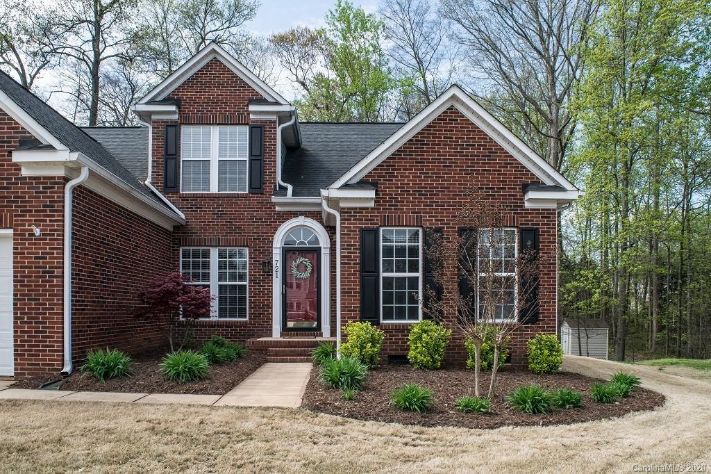 721 Warwick Way Fort Mill, SC 29708 - Photo 3 of 32 a front view of a house with garden