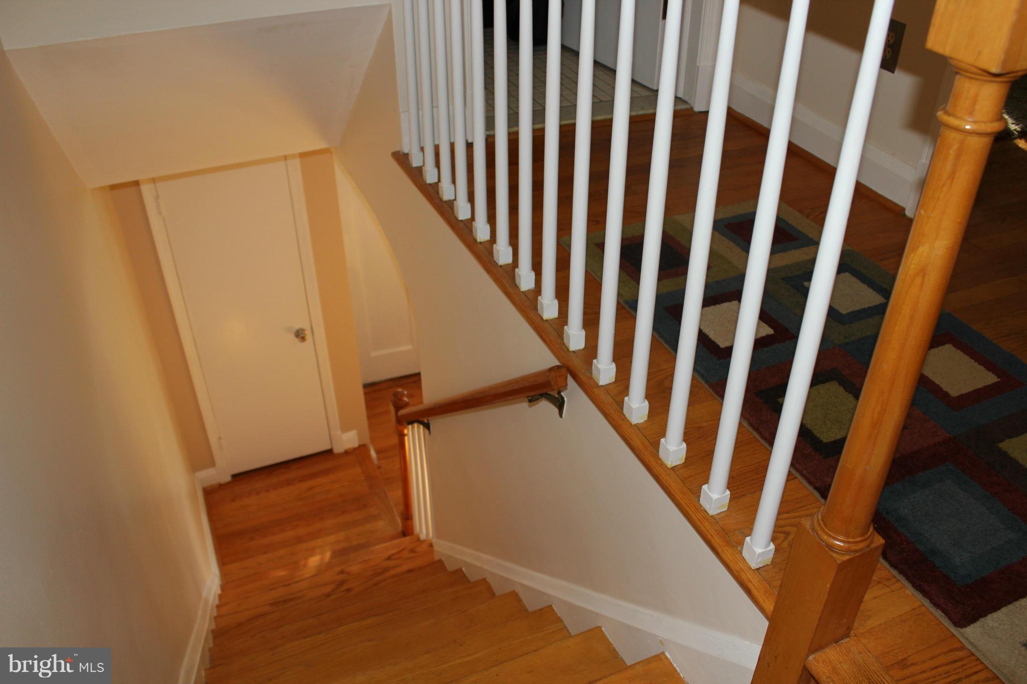 338 Dumbarton Road Baltimore, MD 21212 - Photo 21 of 30 a view of a staircase