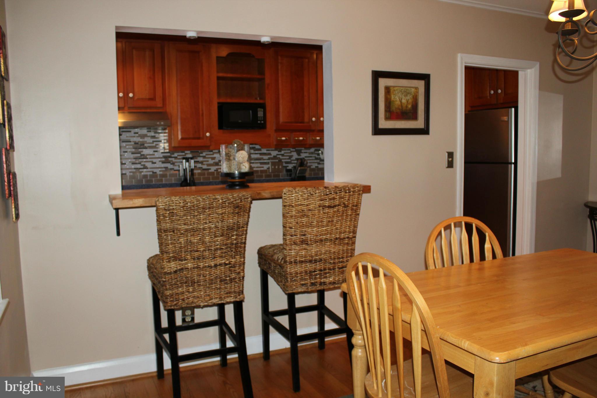 338 Dumbarton Road Baltimore, MD 21212 - Photo 8 of 30 a dining room with furniture and window