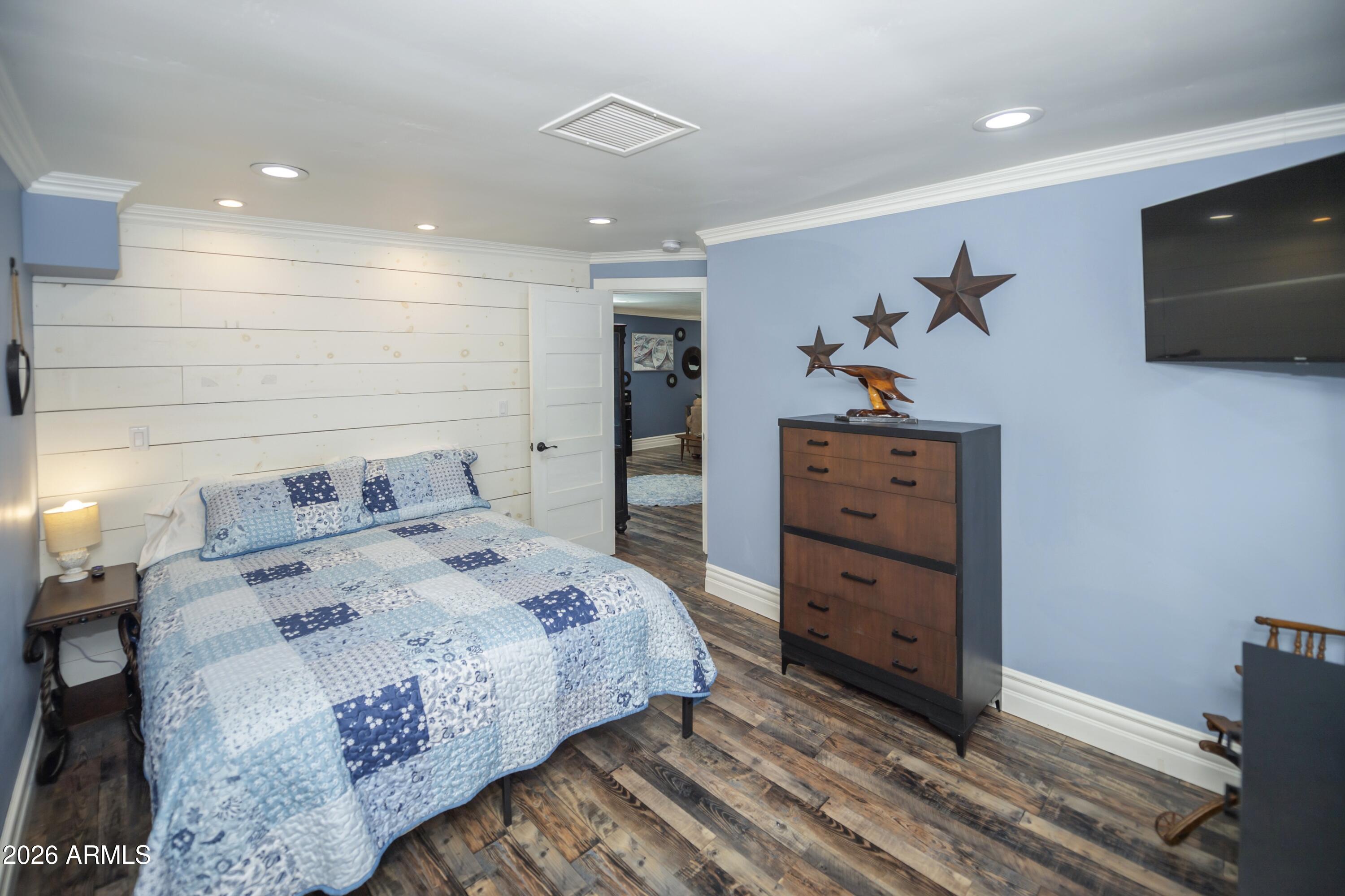 912 West Summit Street Payson, AZ 85541 - Photo 19 of 29 a bedroom with a bed and a television