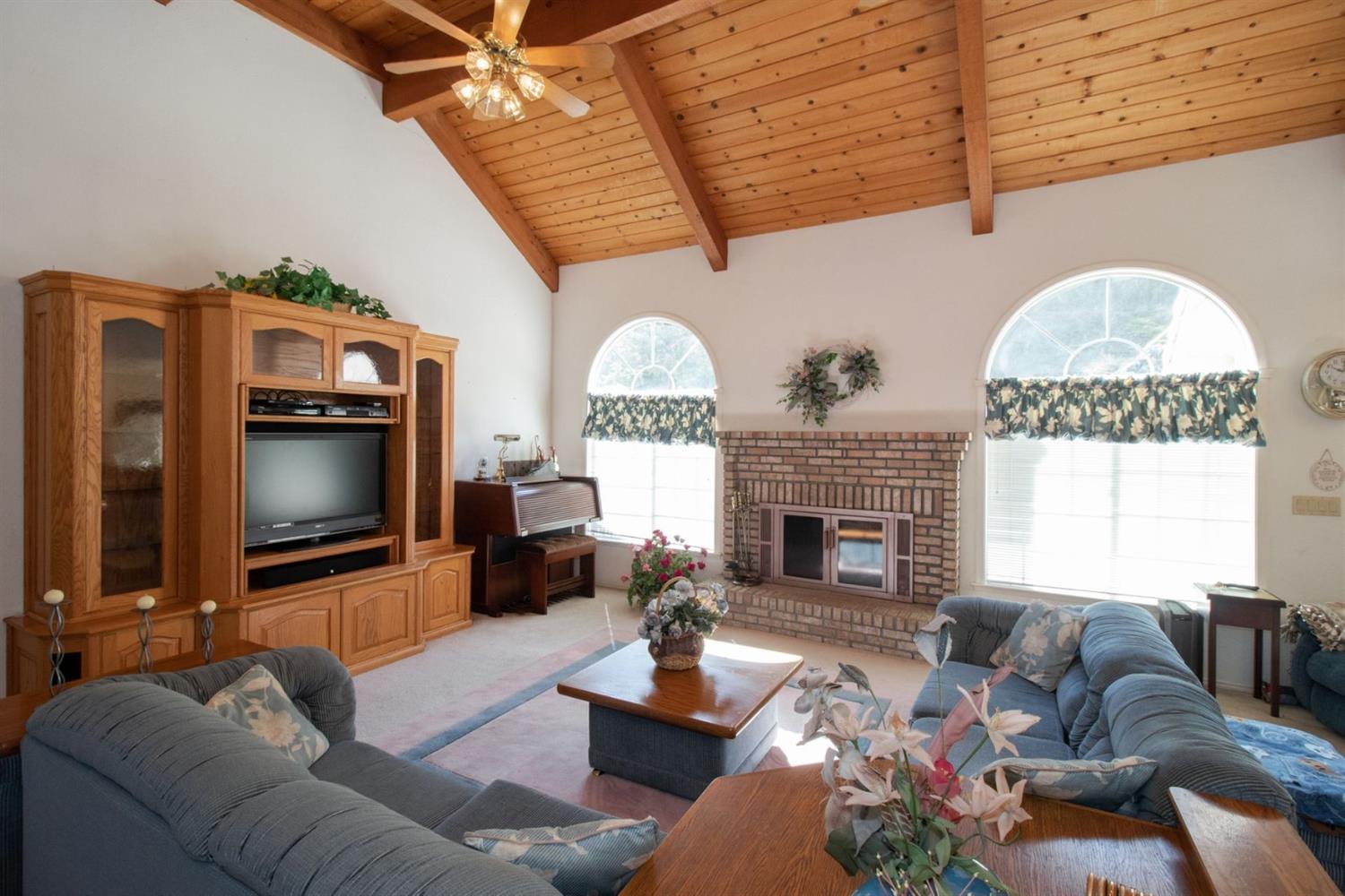 20200 Nicholas Road Clovis, CA 93619 - Photo 8 of 48 Gallery Image 8