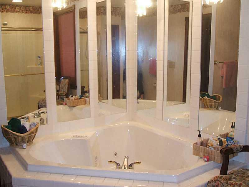 1276 West Lancaster Road Harmony, PA 16037 - Photo 11 of 21 Master Bath/Spa.