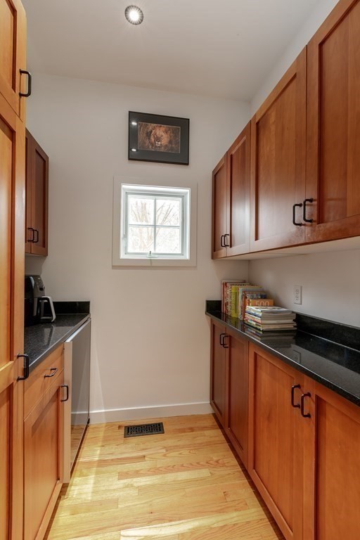 451 Strawberry Hill Road Concord, MA 01742 - Photo 16 of 41 Gallery Image 16