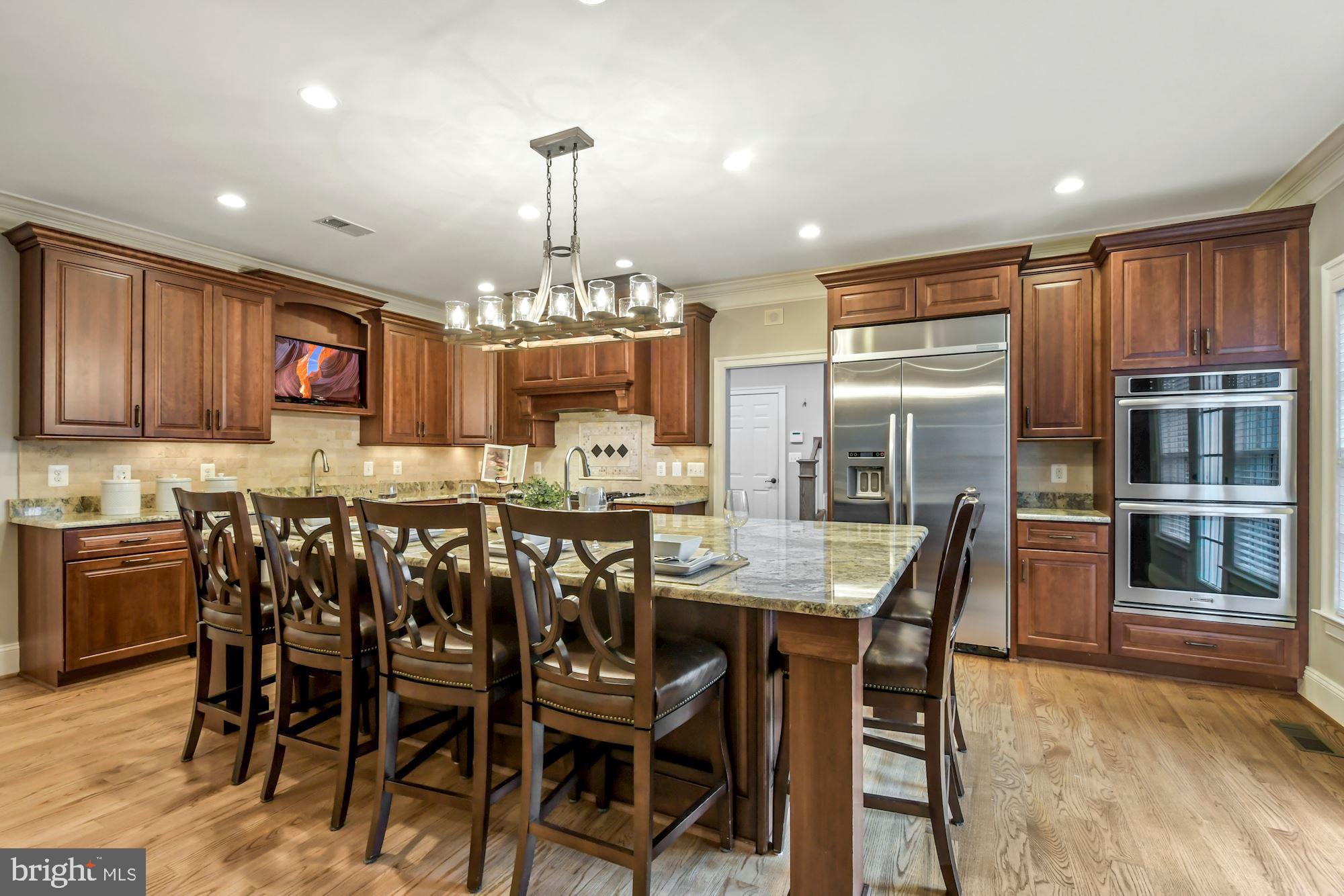 400 Ridge Road Southwest Vienna, VA 22180 - Photo 11 of 72 Large Island with Seating for Six