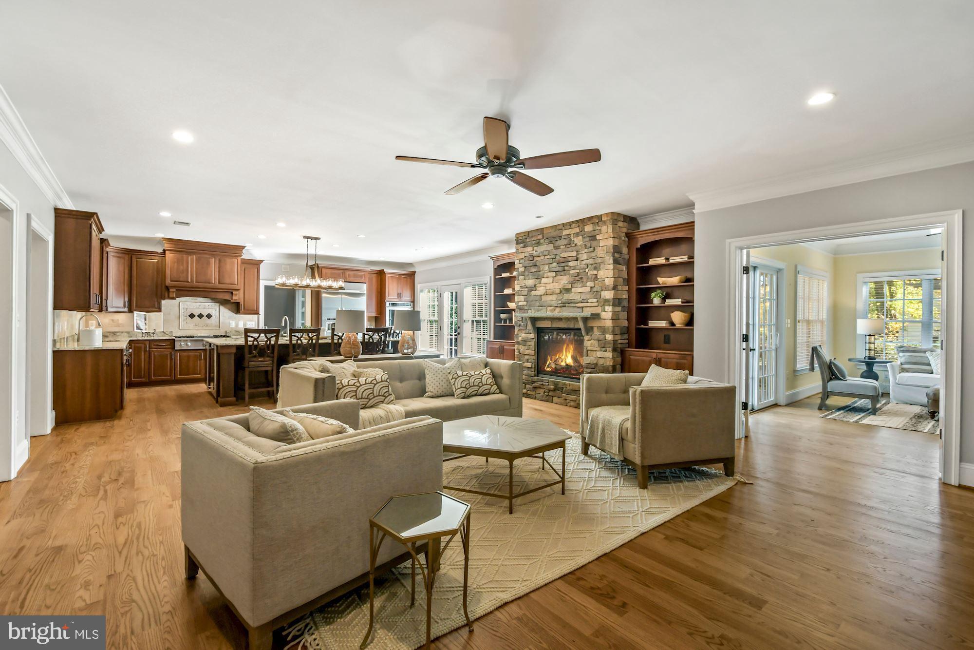 400 Ridge Road Southwest Vienna, VA 22180 - Photo 15 of 72 Gas Fireplace