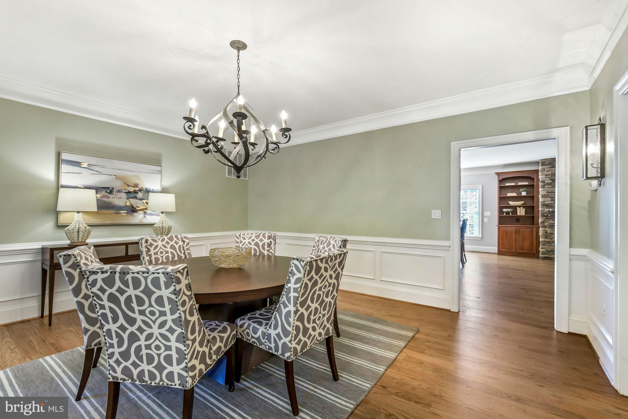 400 Ridge Road Southwest Vienna, VA 22180 - Photo 18 of 72 Spacious Dining Rooom