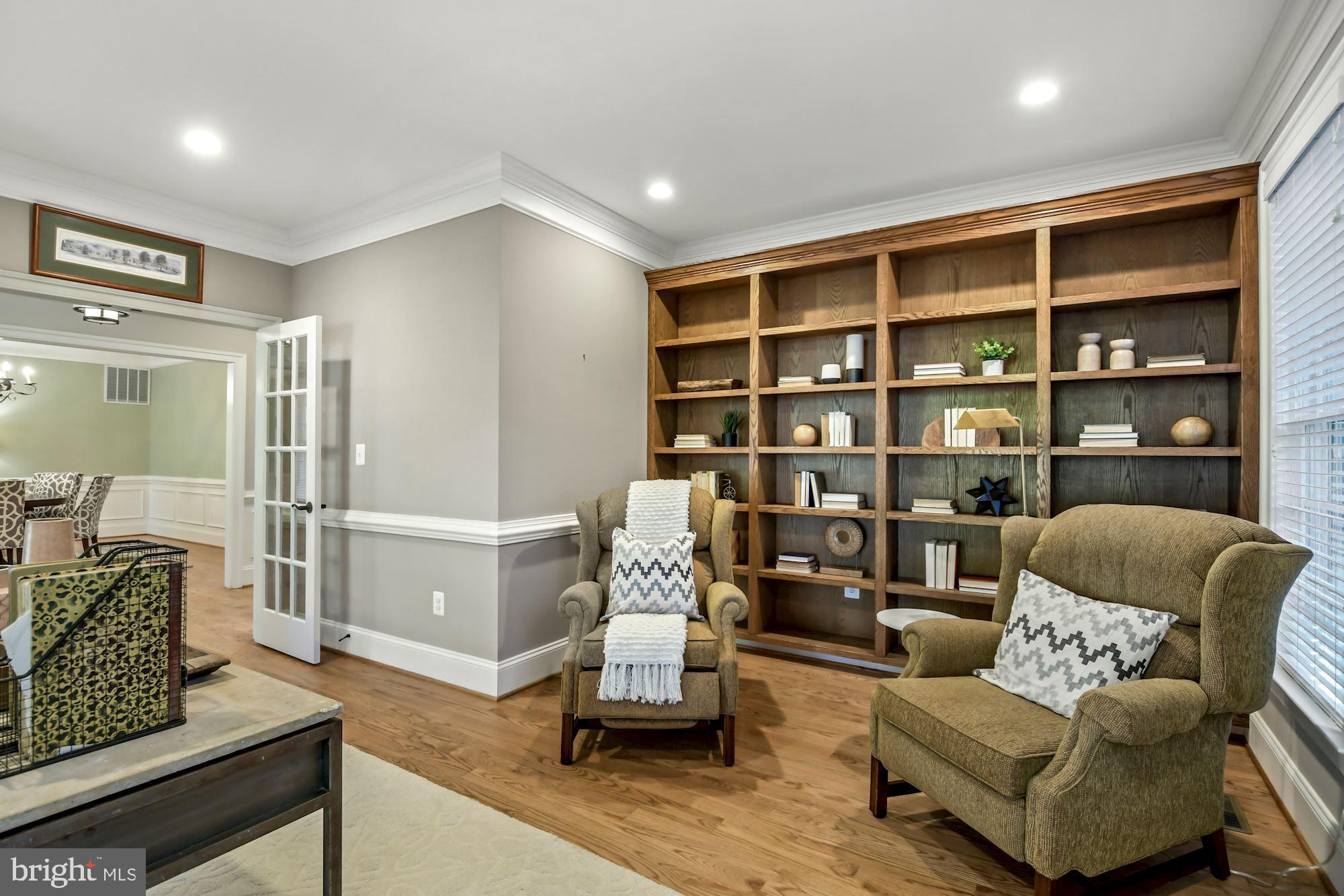 400 Ridge Road Southwest Vienna, VA 22180 - Photo 26 of 72 Built-in Bookcases