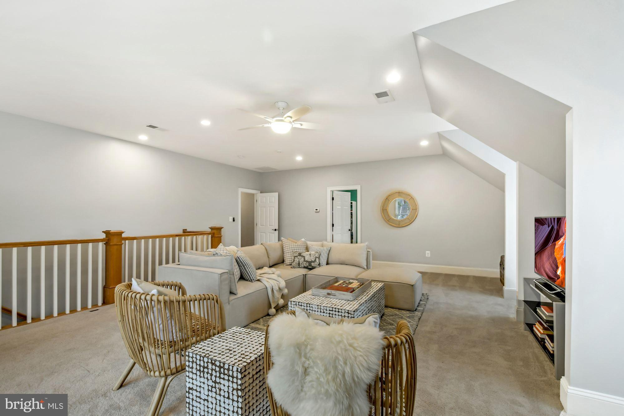 400 Ridge Road Southwest Vienna, VA 22180 - Photo 52 of 72 Family Room