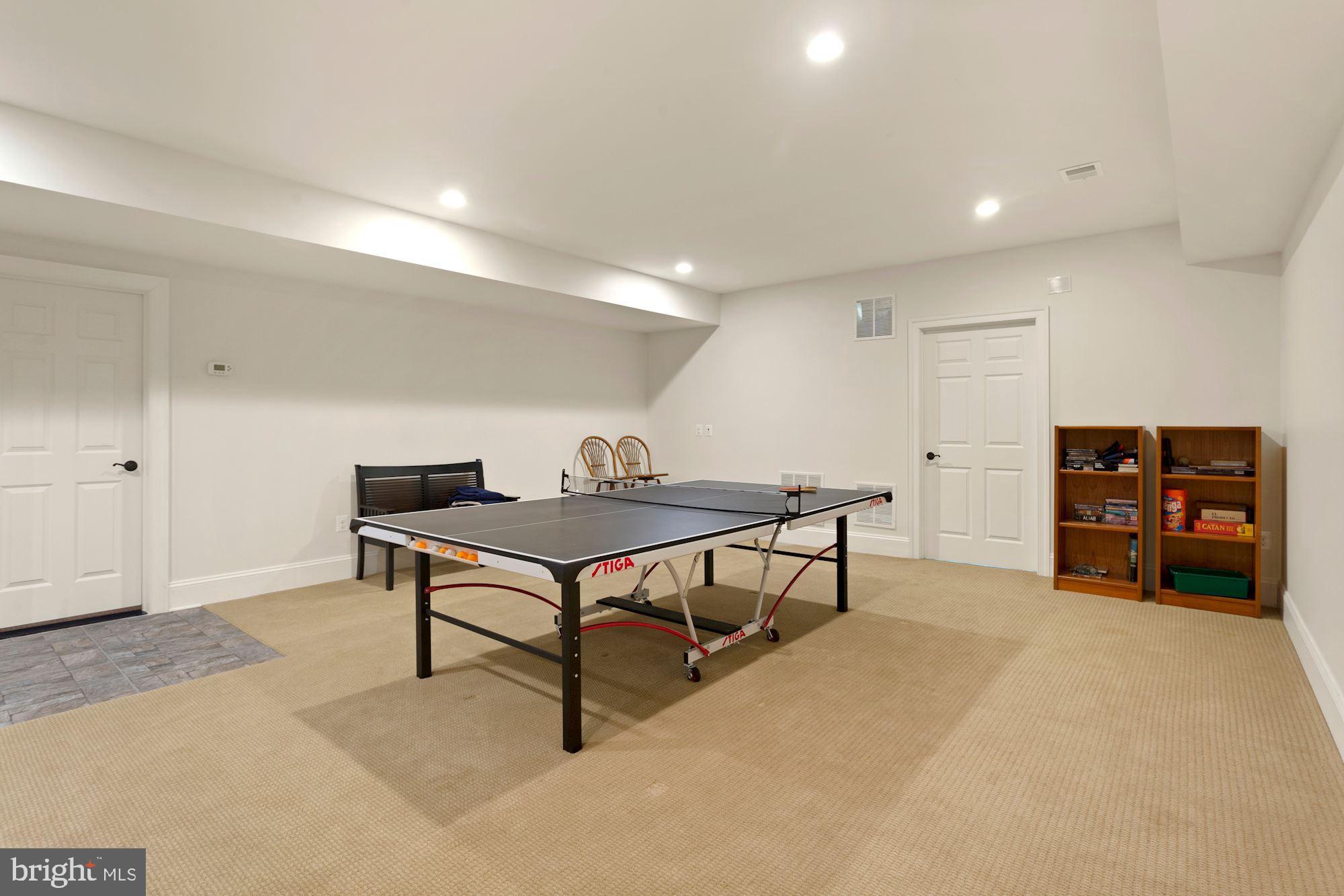 400 Ridge Road Southwest Vienna, VA 22180 - Photo 56 of 72 Recessed Lights