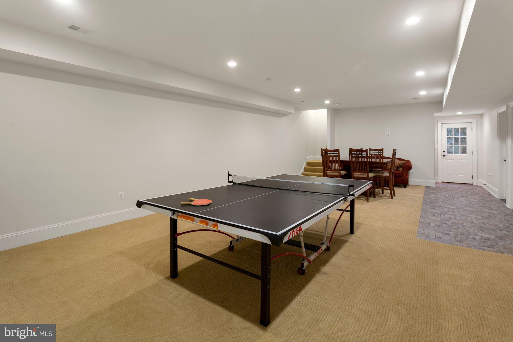 400 Ridge Road Southwest Vienna, VA 22180 - Photo 58 of 72 Walkout to Stairs to Side Yard