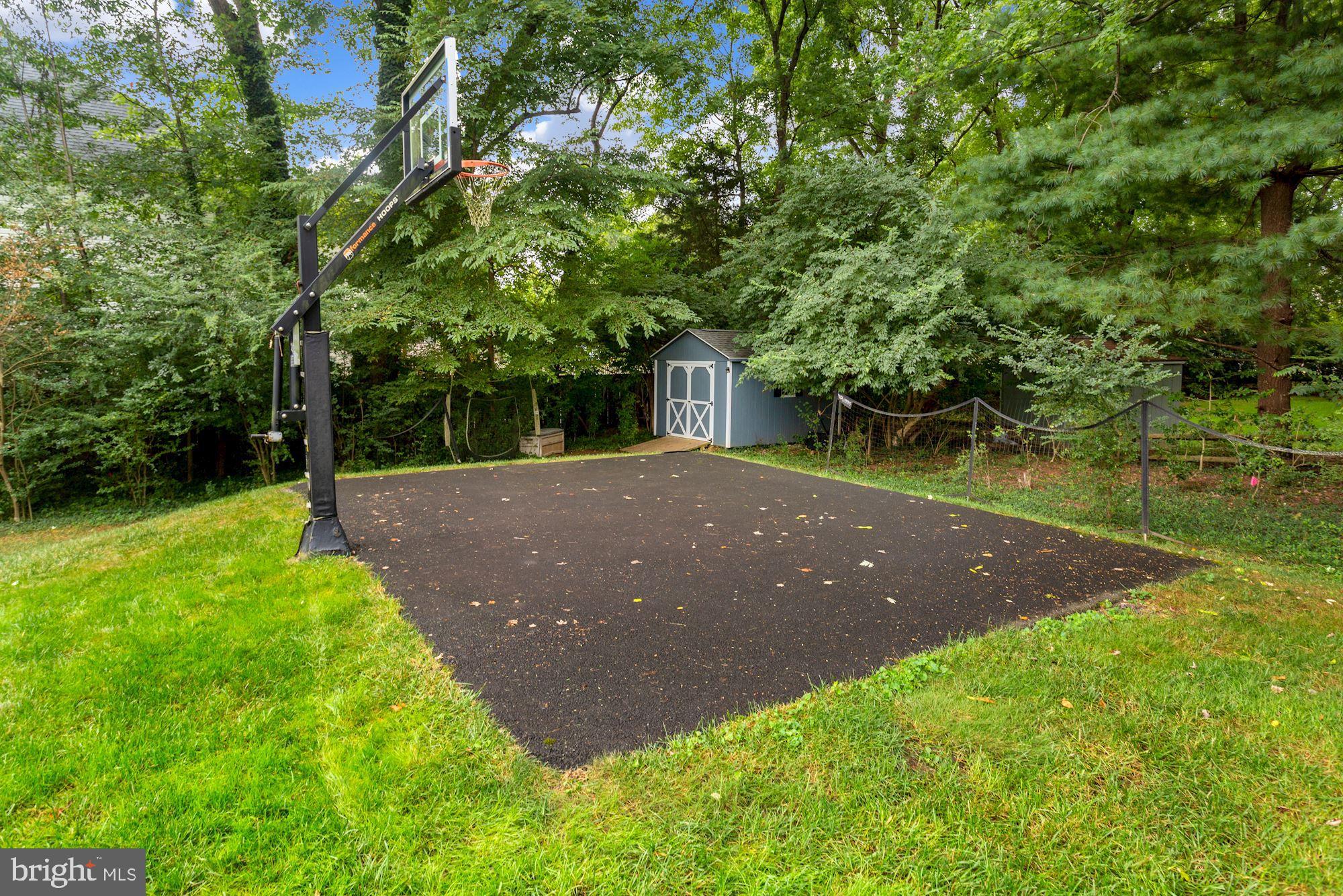 400 Ridge Road Southwest Vienna, VA 22180 - Photo 70 of 72 Blacktop with Basketball Hoop