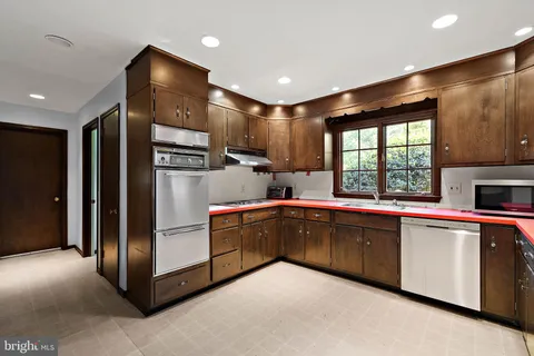 $659,500 | 19 Harlech Drive, Wilmington, DE 19807