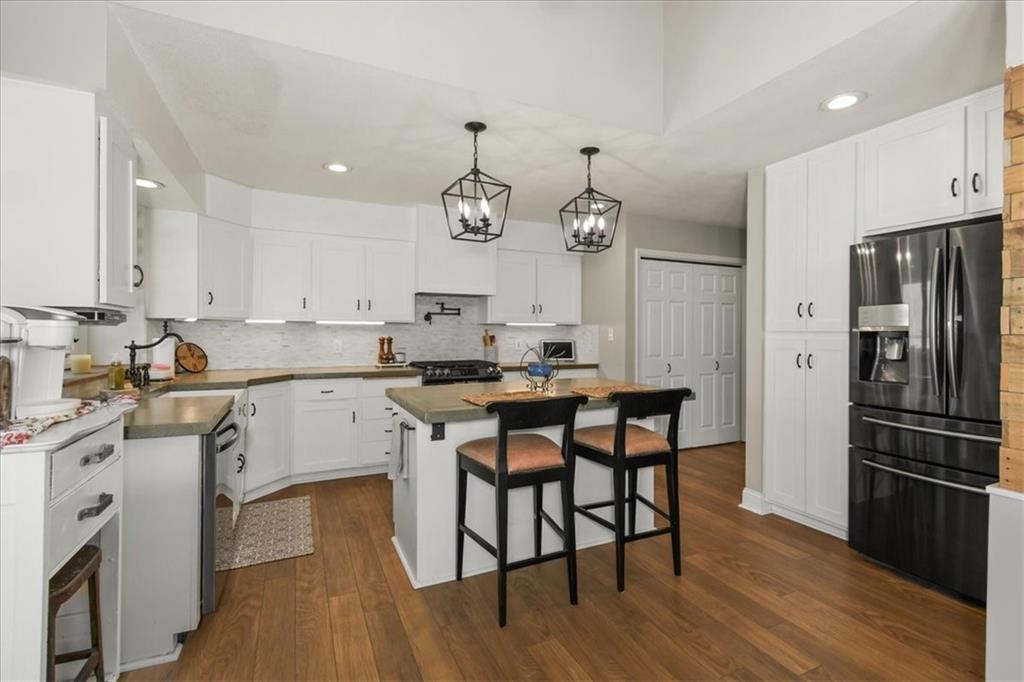 528 Southeast Country Lane Lee's Summit, MO 64063 - Photo 14 of 37