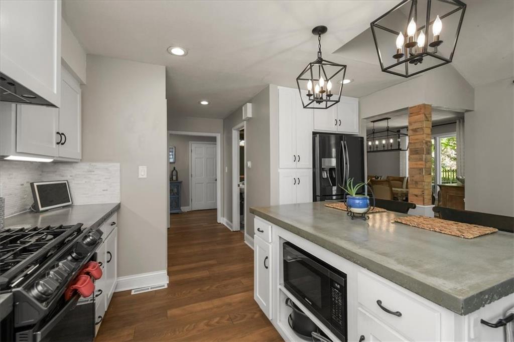 528 Southeast Country Lane Lee's Summit, MO 64063 - Photo 17 of 37