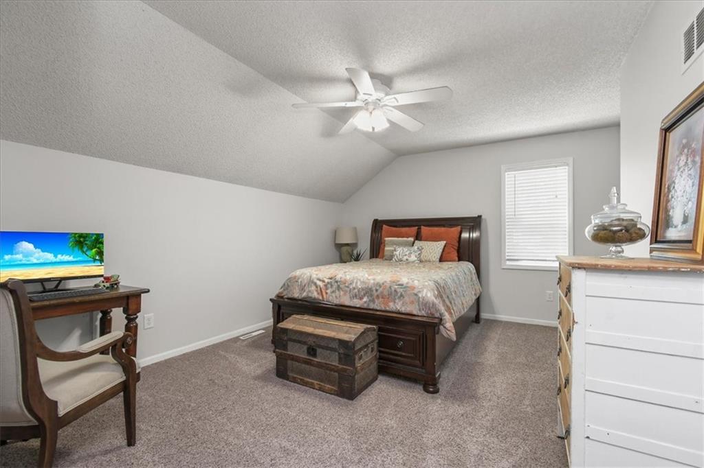 528 Southeast Country Lane Lee's Summit, MO 64063 - Photo 22 of 37