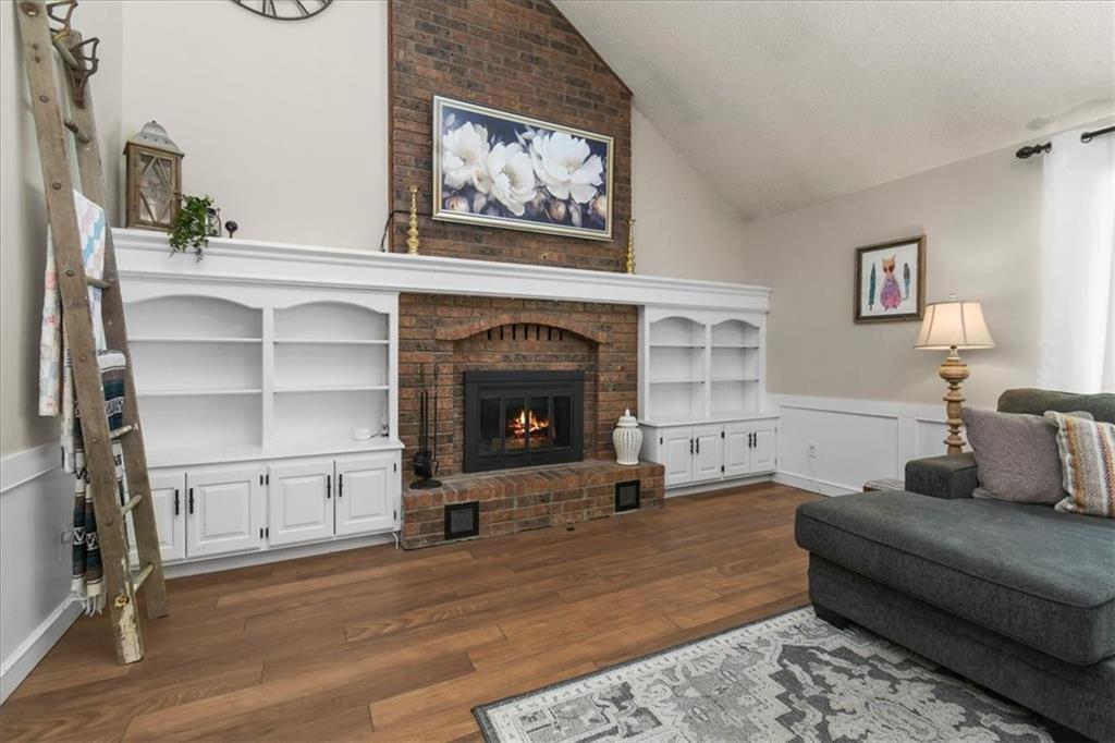 528 Southeast Country Lane Lee's Summit, MO 64063 - Photo 7 of 37