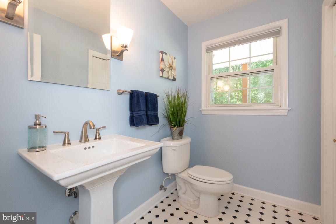 17445 Frederick Road Mount Airy, MD 21771 - Photo 20 of 51 Hall Bathroom (Half)