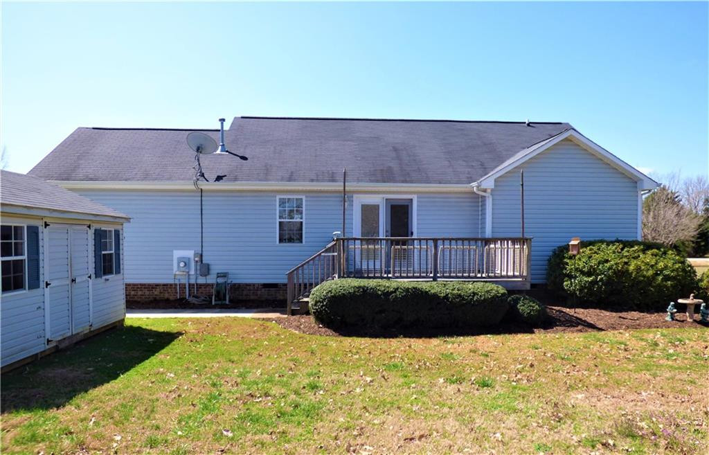 5511 Fieldview Road Mebane, NC 27302 - Photo 5 of 35 nice back yard and deck