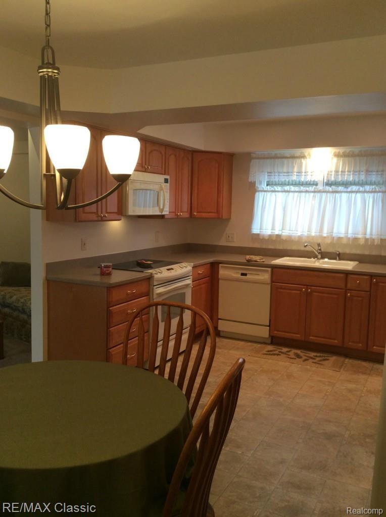 44171 Brandywyne Road Canton, MI 48187 - Photo 4 of 32 110.jpg