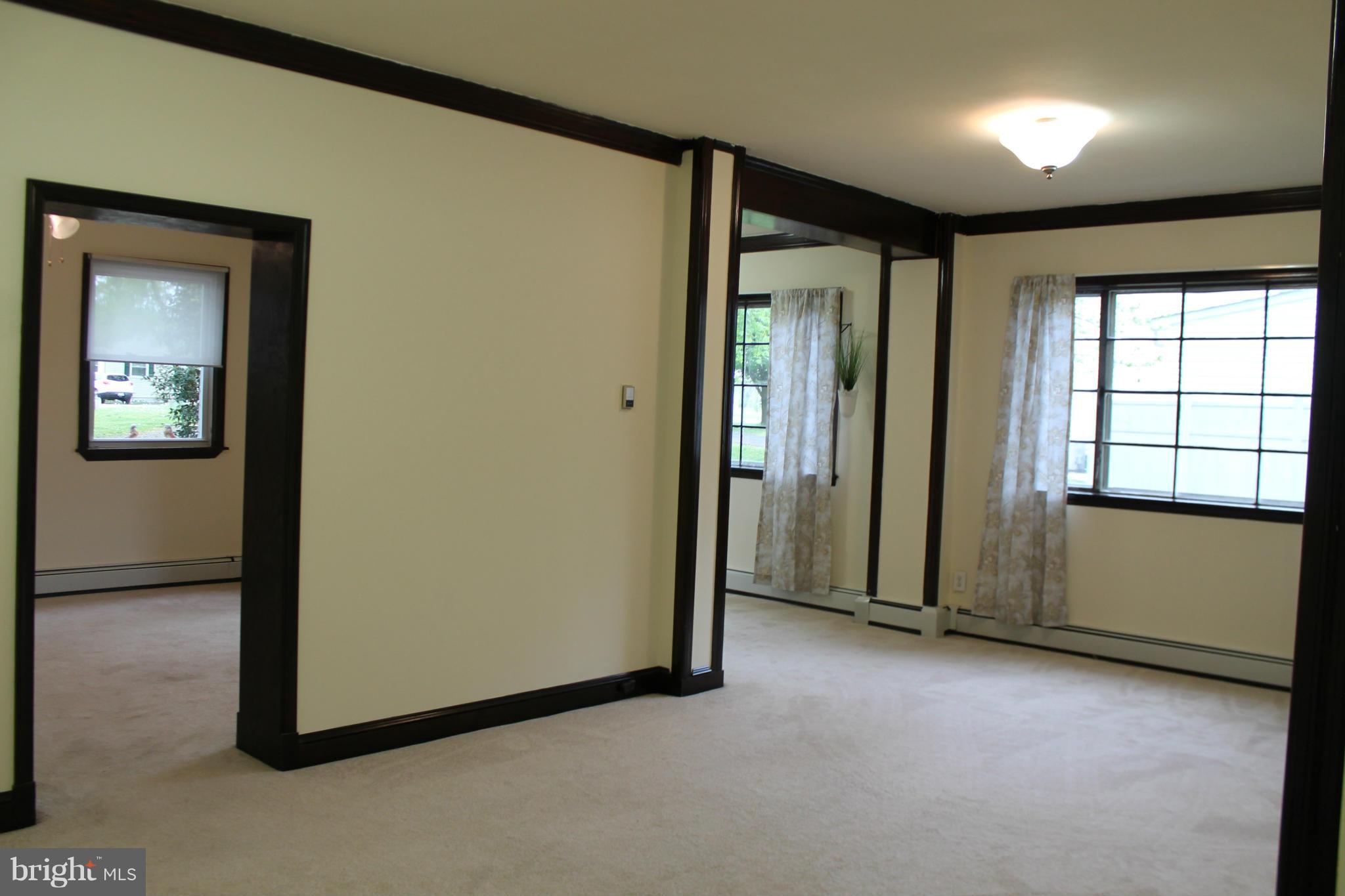 2410 Willoughby Beach Road Edgewood, MD 21040 - Photo 7 of 28 Living Room