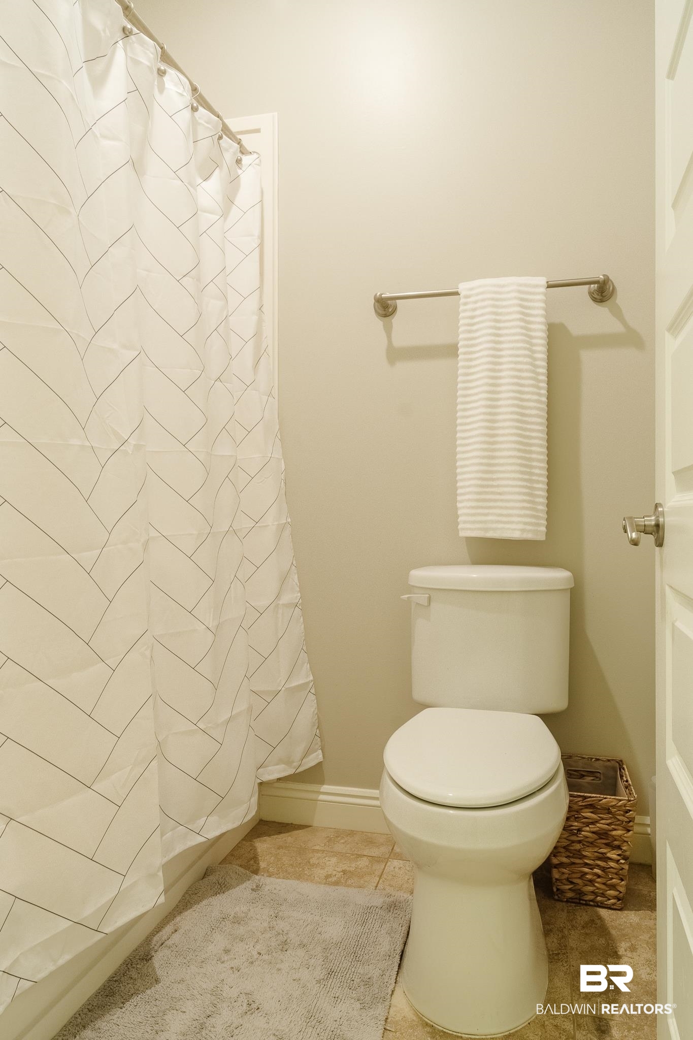 7235 Raleigh Way Mobile, AL 36695 - Photo 33 of 52 Full bath with toilet, curtained shower, and baseboards