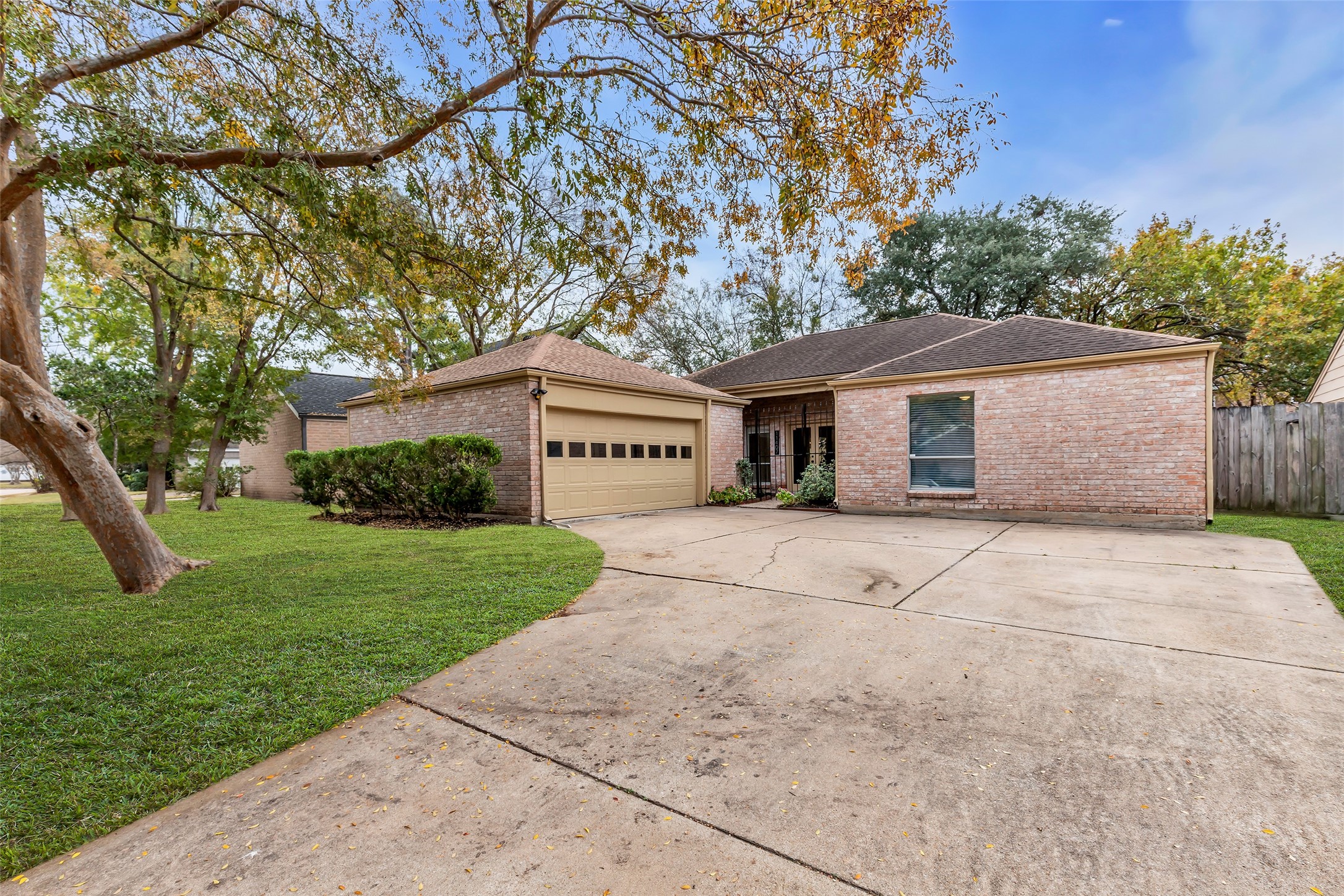 11407 Overbrook Lane Houston, TX 77077 - Photo 1 of 25 Welcome home!