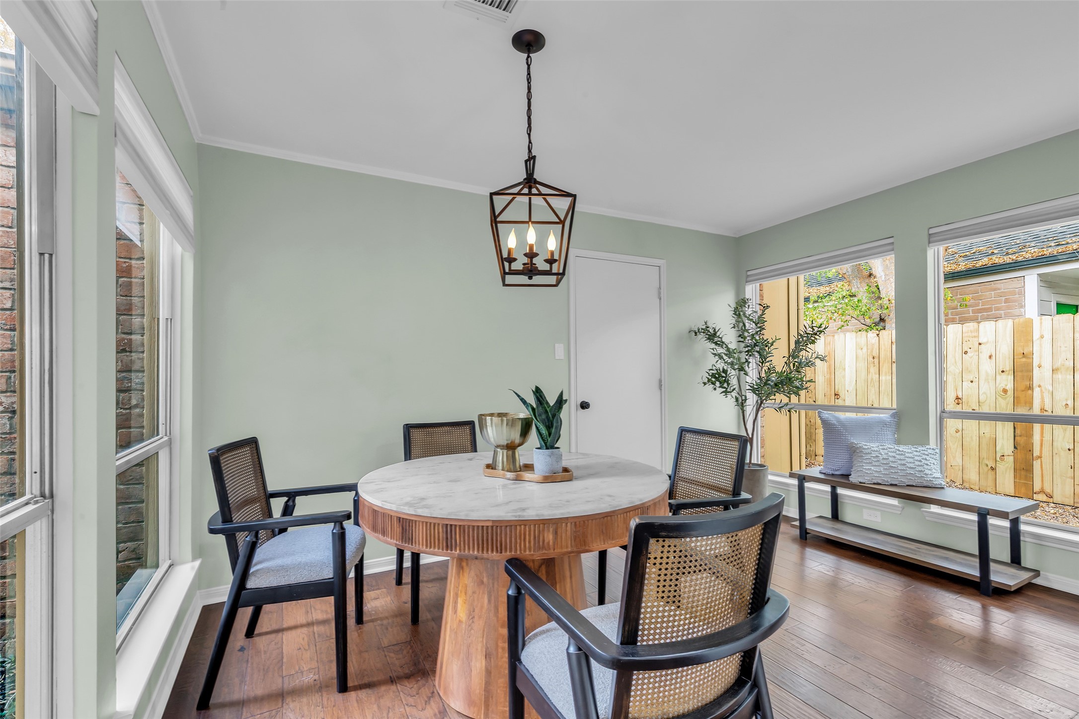 11407 Overbrook Lane Houston, TX 77077 - Photo 12 of 25 Breakfast area