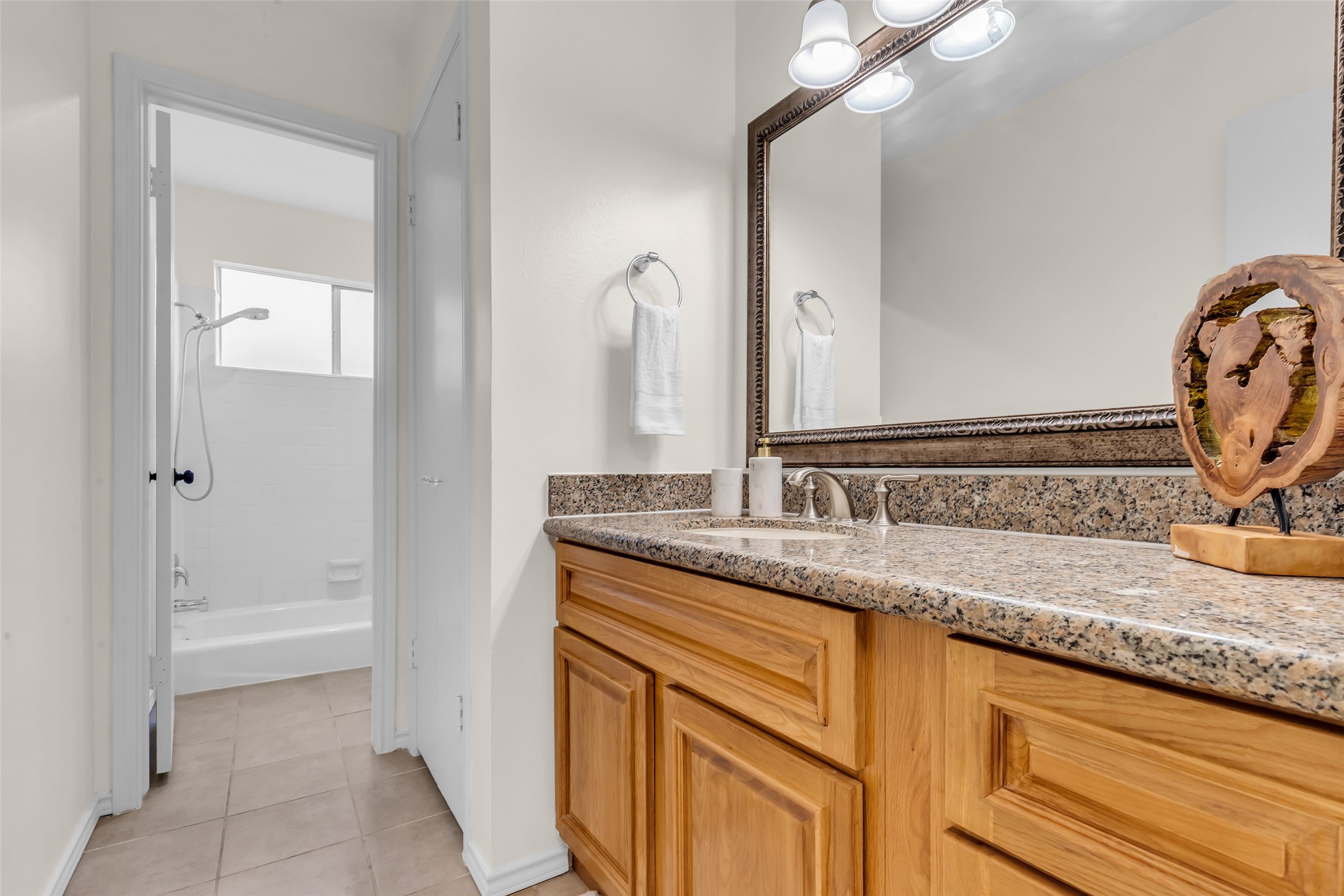 11407 Overbrook Lane Houston, TX 77077 - Photo 18 of 25 Secondary bath