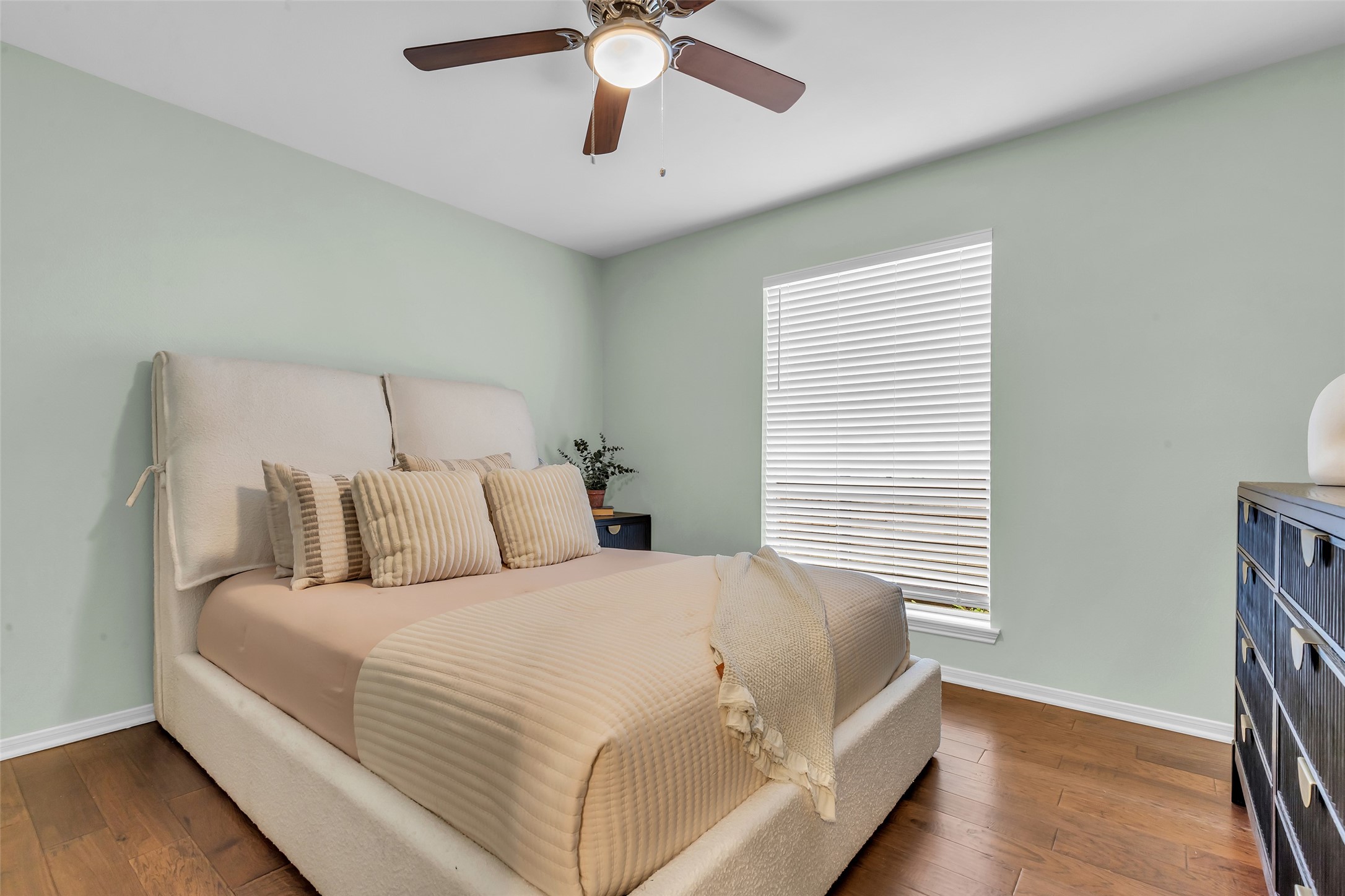 11407 Overbrook Lane Houston, TX 77077 - Photo 19 of 25 Secondary bedroom #3