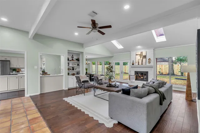 $389,900 | 11407 Overbrook Lane, Houston, TX 77077