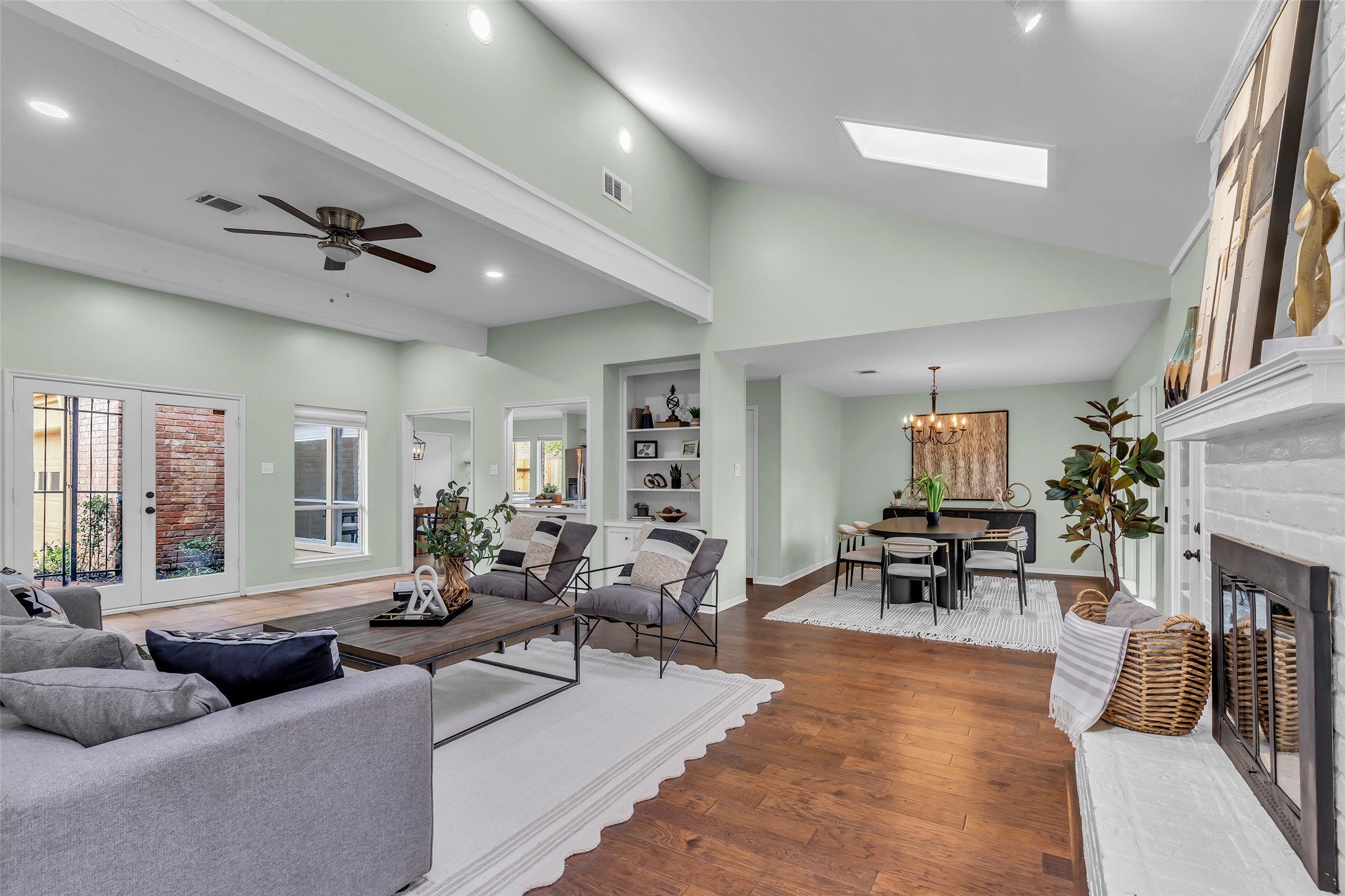 11407 Overbrook Lane Houston, TX 77077 - Photo 7 of 25 Entertaining or relaxing, this home has a great flow.