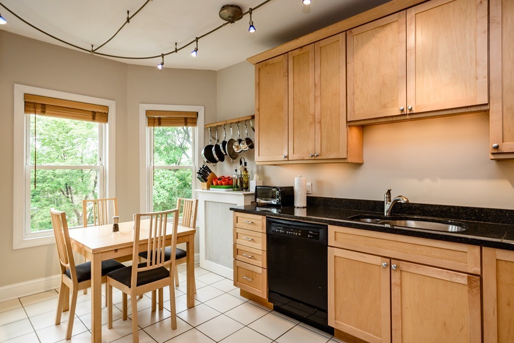 14 Linden Street, Unit 7 Brookline, MA 02445 - Photo 5 of 22